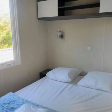 Mobil-home Confortable Pour 5 Avec Terrasse A - Api-1-52-1577 *