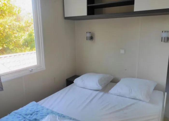 Mobil-home Confortable Pour 5 Avec Terrasse A - Api-1-52-1577 *